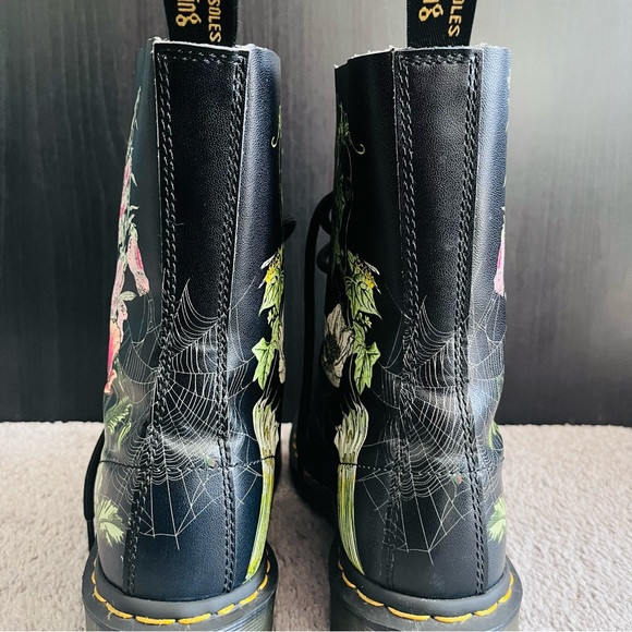 [SOLD ON EBAY] DR. MARTENS 1490 WILD BOTANICS FLORAL BOOTS - Picture 4 of 8